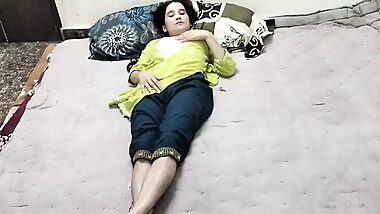 Boyfriend ke dost ko bulakar hotel me gyi