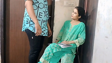 Maidam ji ne apne student se bur chatbaya