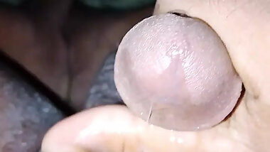 Desi Boyz Handeling in alone room ??