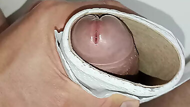 DESPERATE HANDJOB, PUBLIC BATHROOM SHOPPING MALL, BIG COCK AND VENOZA