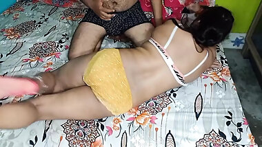 Sister-in-law ko bra aur panty me pela.