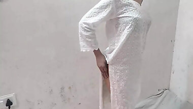 Step sister ko land par baitha kar chod diya