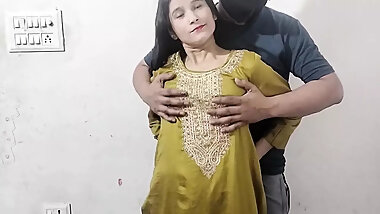 Aunty ka back dekhkar uski jabar dasti chut mari