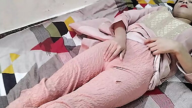 Big step brother ne muze nanga hokar bathroom me pel diya