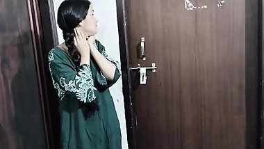 Naukar se baat karte karte chud gyi