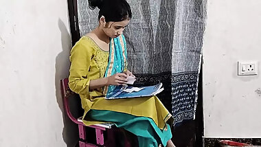 Medam ji ko jabar dasti doodh daba kar pela