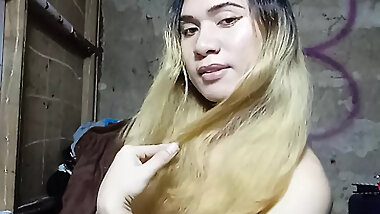 The queen would do so much for herself, she was really obnoxious about it