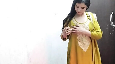 Bhabhi ko gandi video dikha kar chod diya