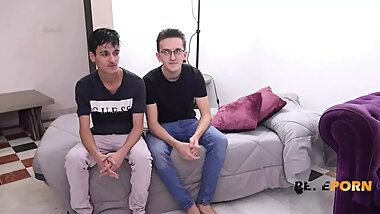 Paris is a manual slut! Threesome for the horny latina