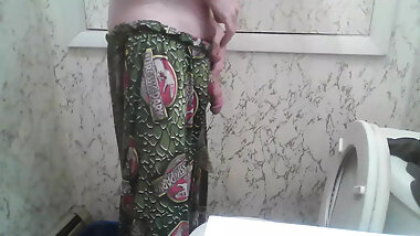 skinny twink tying cock and balls up and jerking off