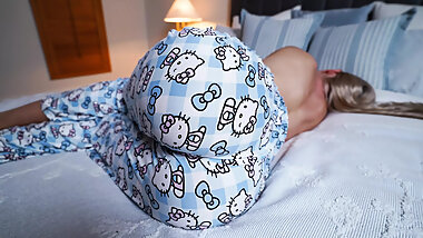 Step Mom Wakes up to Hard Cock of Step Son He helps MILF to cum quick