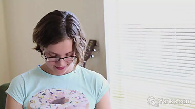 Horny Yanks Girl Immie Masturbates