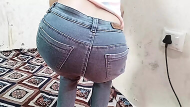 Step brother ne muze paise dekar jabar dasti pela