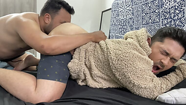 I'm very cold, my stepbrother fucks me unexpectedly to give me a little warmth